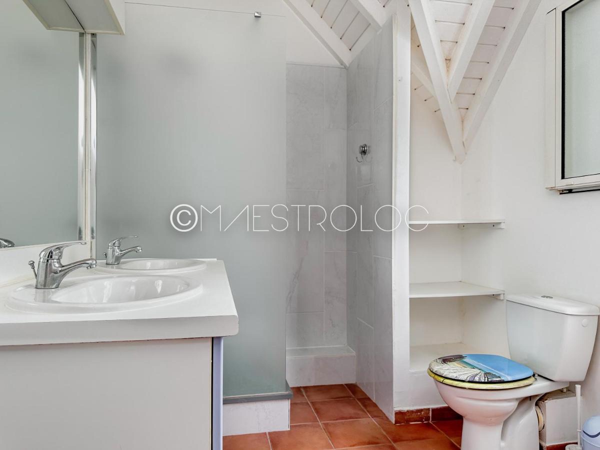 Villa Promo ! La Caraibes Avec Jacuzzi Et Proche De La Du Bourg !